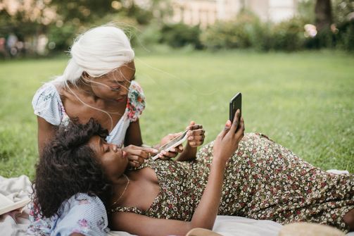 The 2024 Guide to Navigating Toxic Friendships: Recognizing Signs and Prioritizing Healthier Relationships A woman reflecting on her toxic friendship, deciding to set boundaries and prioritize emotional health.