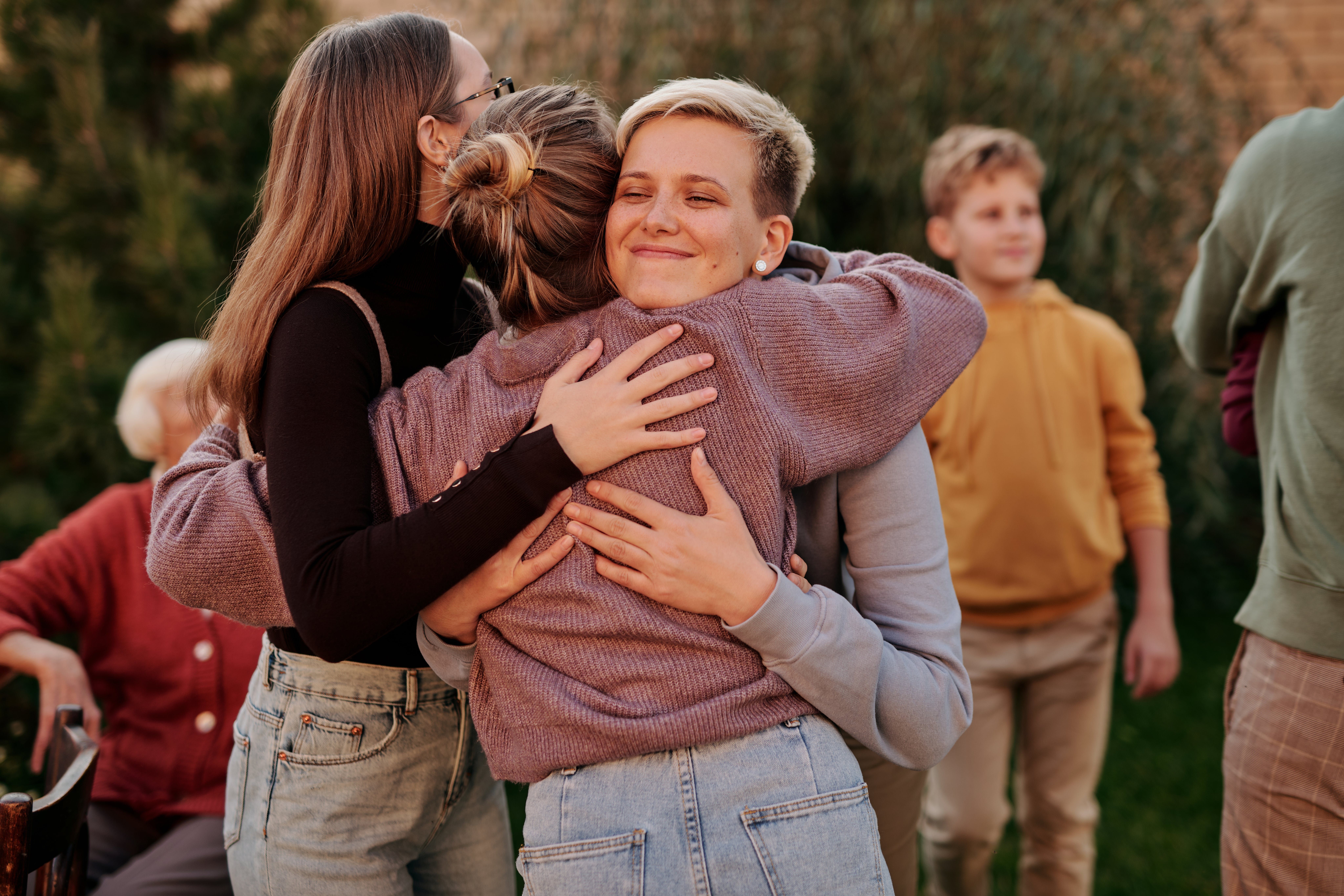 Women Hugging: How Menstrual Synchrony Strengthens Emotional Bonds and Relationships Women embracing each other, symbolizing emotional support and connection influenced by menstrual synchrony.